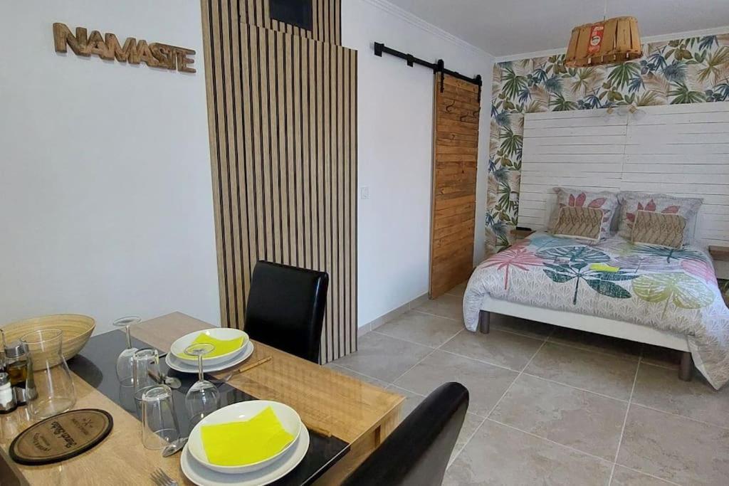 Gite De L'Olivier, Classe, Climatise, Jardin Avec Parking Gratuit Devant Le Logement Et A 5 Minutes Du Centre-Ville A Pied LʼIsle-sur-la-Sorgue المظهر الخارجي الصورة