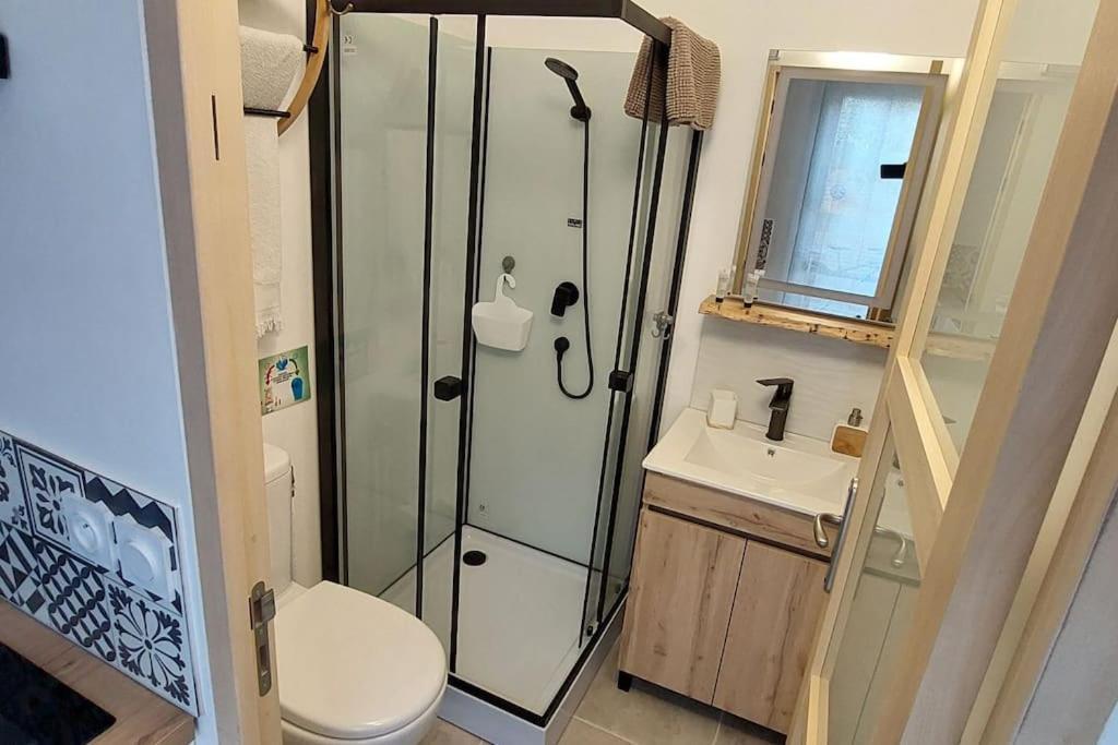 Gite De L'Olivier, Classe, Climatise, Jardin Avec Parking Gratuit Devant Le Logement Et A 5 Minutes Du Centre-Ville A Pied LʼIsle-sur-la-Sorgue المظهر الخارجي الصورة