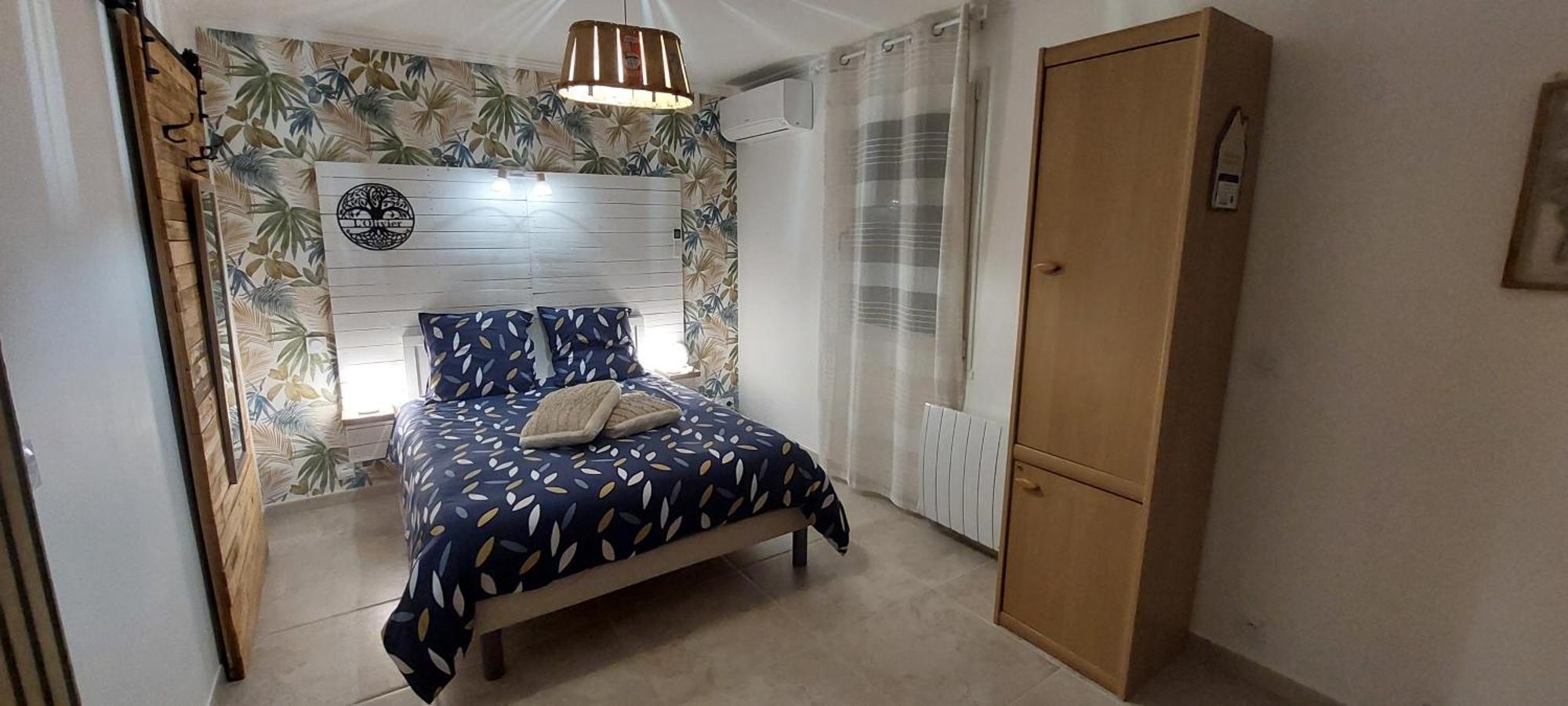 Gite De L'Olivier, Classe, Climatise, Jardin Avec Parking Gratuit Devant Le Logement Et A 5 Minutes Du Centre-Ville A Pied LʼIsle-sur-la-Sorgue المظهر الخارجي الصورة