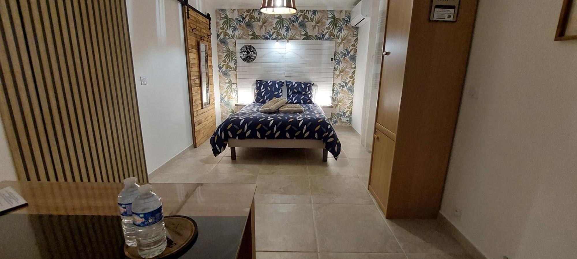 Gite De L'Olivier, Classe, Climatise, Jardin Avec Parking Gratuit Devant Le Logement Et A 5 Minutes Du Centre-Ville A Pied LʼIsle-sur-la-Sorgue المظهر الخارجي الصورة